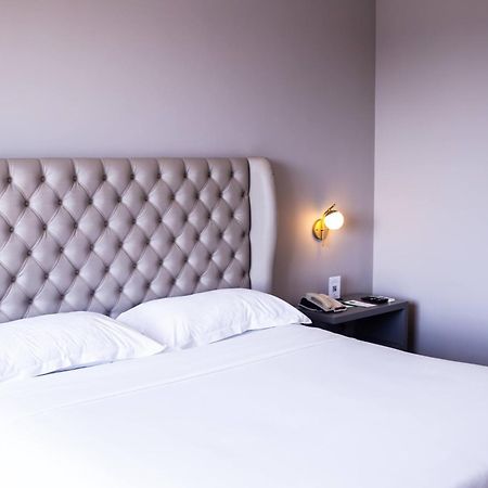 Ouro Minas Hotel Belo Horizonte, Dolce By Wyndham Экстерьер фото A bedroom at the hotel