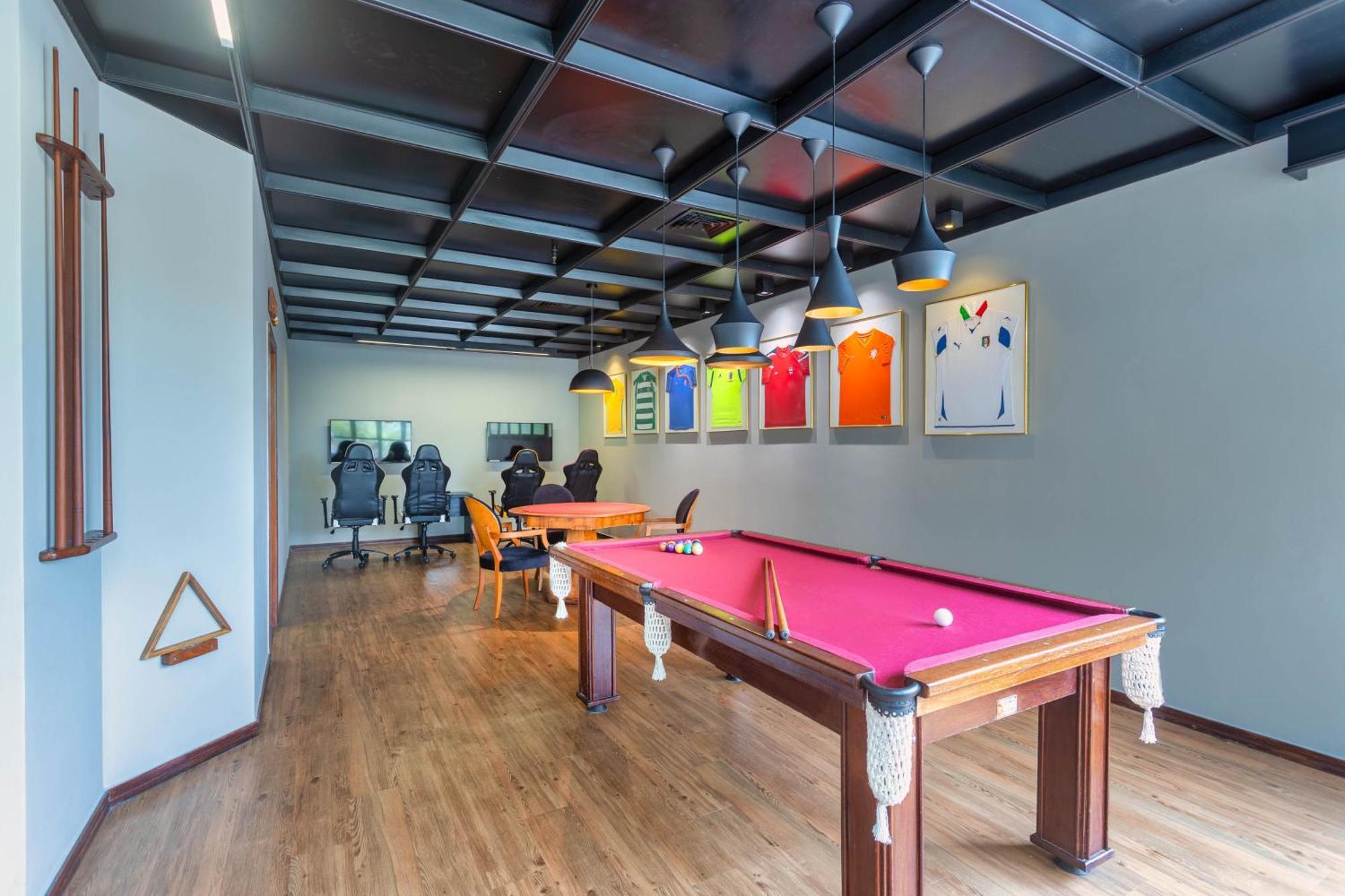 Ouro Minas Hotel Belo Horizonte, Dolce By Wyndham Экстерьер фото The pool table at the office of the University of the Philippines Diliman.