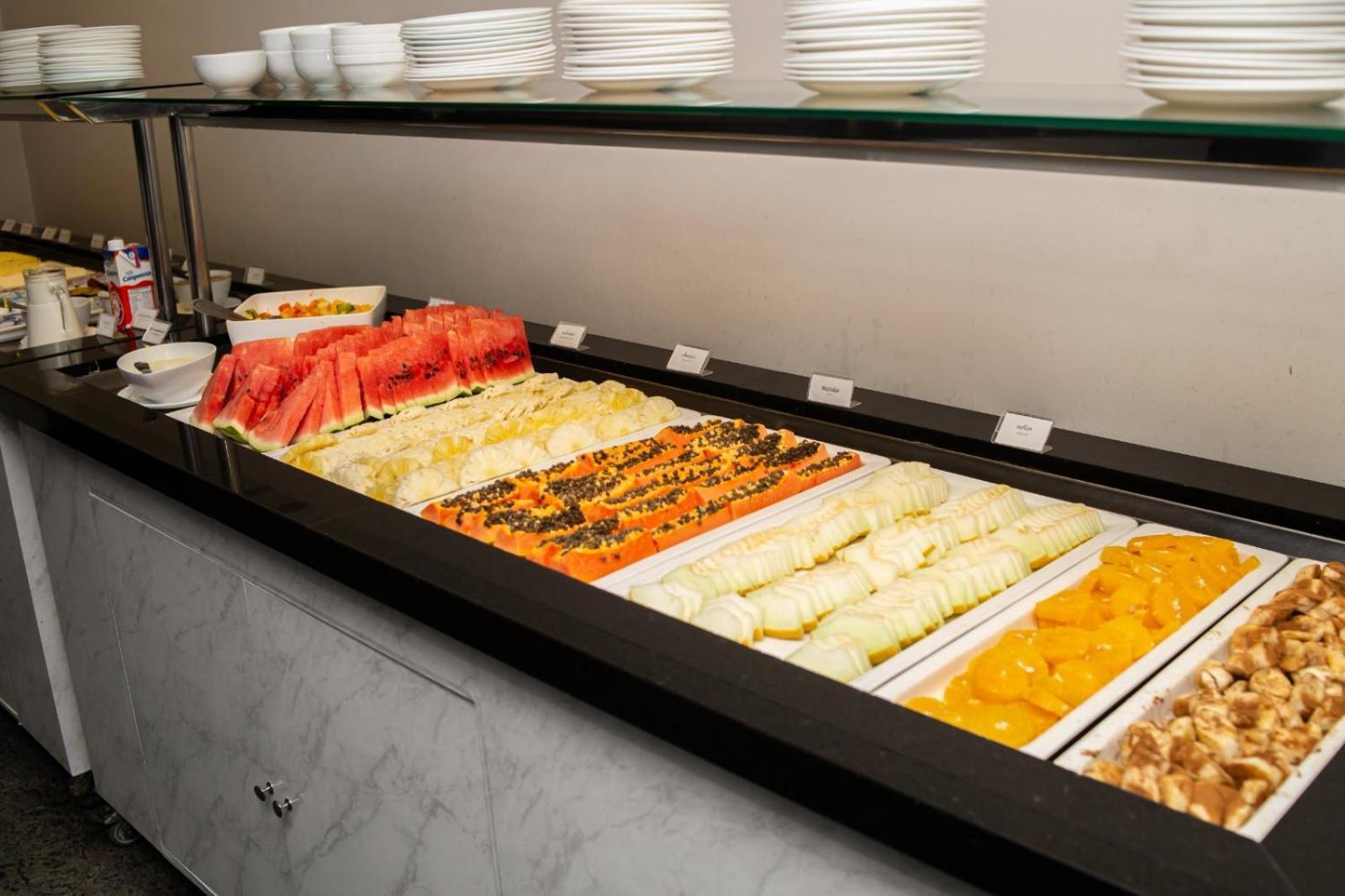 Ouro Minas Hotel Belo Horizonte, Dolce By Wyndham Экстерьер фото A fruit salad buffet